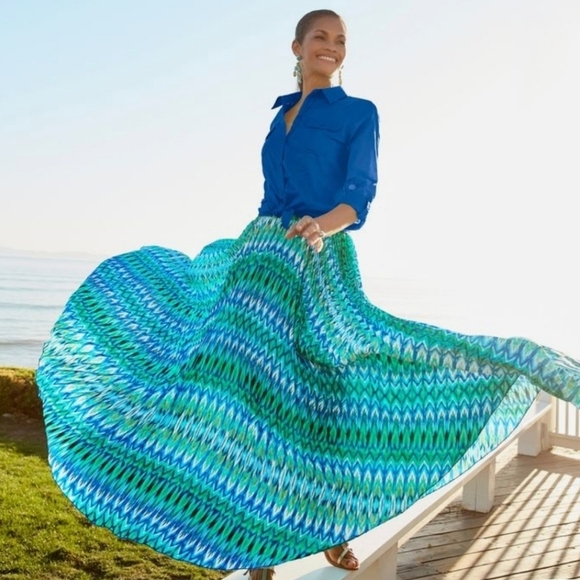 Chicos Sz 1 Petite Blue and Green Patterned Pleated Maxi Skirt Medium WSK72 - Picture 2 of 7